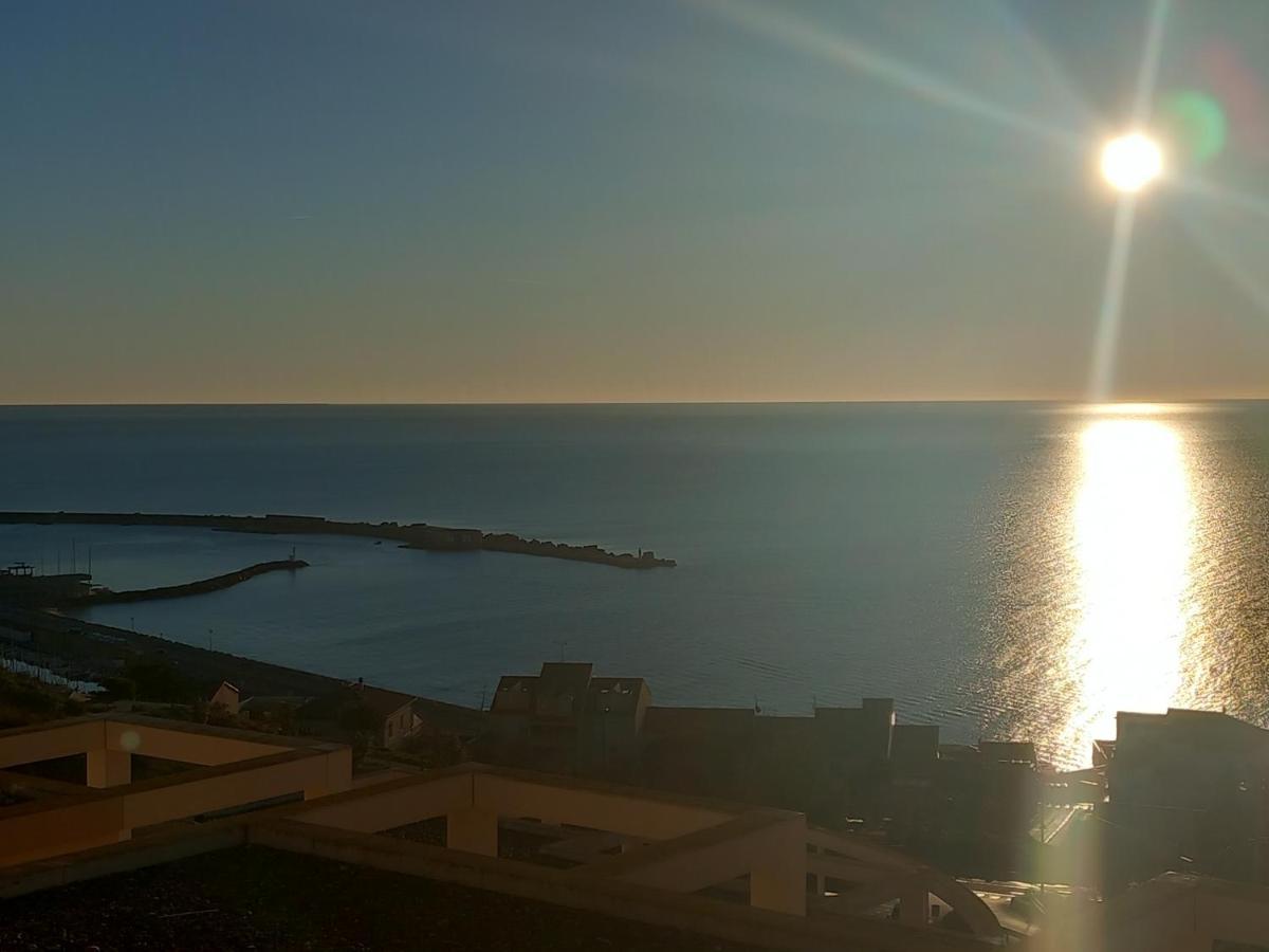 Chambre D'Hote - Vue Mer Au Mont Saint-Clair セット エクステリア 写真